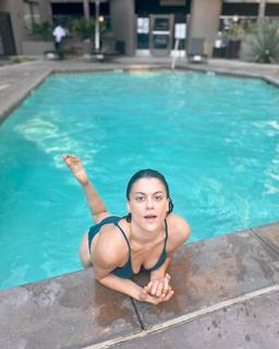 Lindsey Shaw feet photo thumbnail