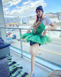 Lindsey Shaw feet photo thumbnail