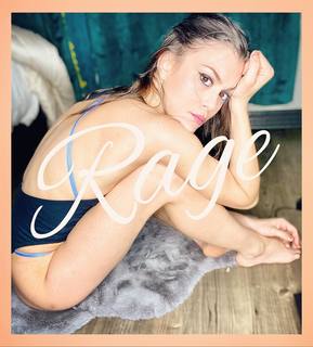 Lindsey Shaw feet photo thumbnail
