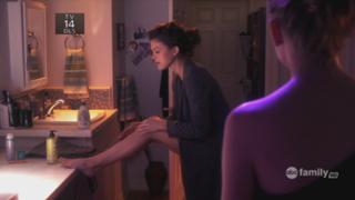 Lindsey Shaw feet photo thumbnail