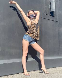 Lindsey Shaw feet photo thumbnail