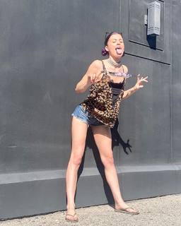 Lindsey Shaw feet photo thumbnail