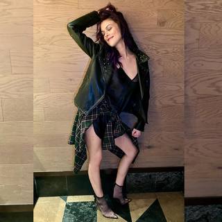 Lindsey Shaw feet photo thumbnail