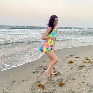 Lindsey Shaw feet photo thumbnail
