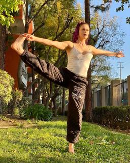 Lindsey Shaw feet photo thumbnail