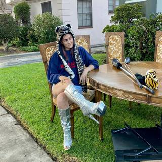 Lindsey Shaw feet photo thumbnail