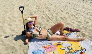 Lindsey Shaw feet photo thumbnail