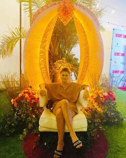 Lindsey Shaw feet photo thumbnail