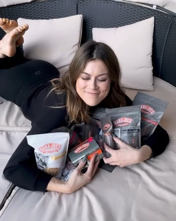 Lindsey Shaw feet photo thumbnail