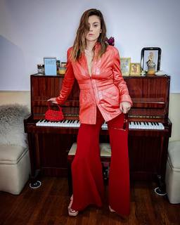 Lindsey Shaw feet photo thumbnail