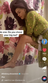 Lindsey Shaw feet photo thumbnail