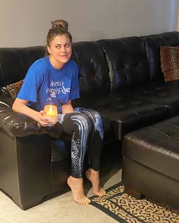 Lindsey Shaw feet photo thumbnail