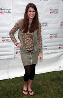 Lindsey Shaw feet photo thumbnail