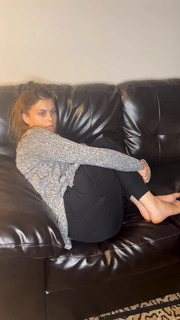 Lindsey Shaw feet photo thumbnail