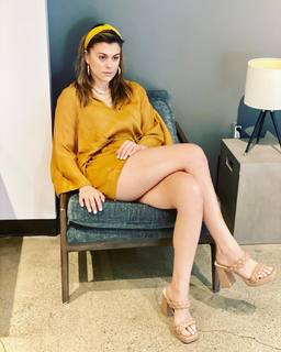 Lindsey Shaw feet photo thumbnail