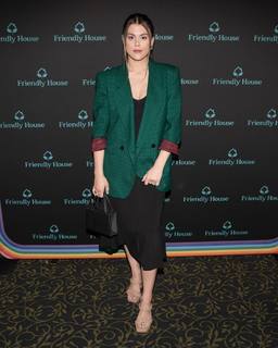 Lindsey Shaw feet photo thumbnail