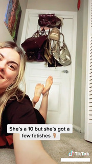 Lindsey Shaw feet photo thumbnail