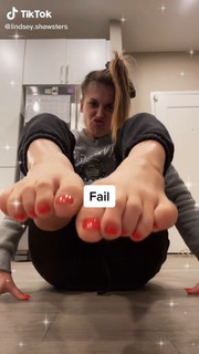 Lindsey Shaw feet photo thumbnail