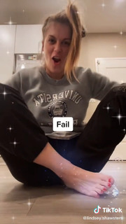 Lindsey Shaw feet photo thumbnail
