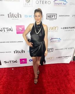 Lindsey Shaw feet photo thumbnail