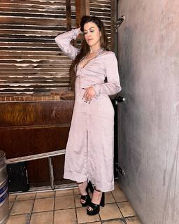 Lindsey Shaw feet photo thumbnail