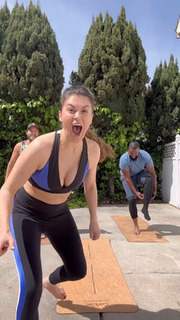 Lindsey Shaw feet photo thumbnail