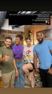 Lindsey Shaw feet photo thumbnail