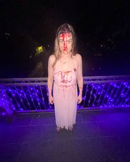 Lindsey Shaw feet photo thumbnail
