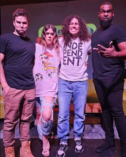 Lindsey Shaw feet photo thumbnail