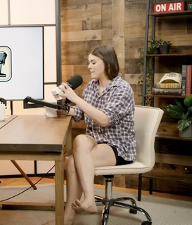 Lindsey Shaw feet photo thumbnail