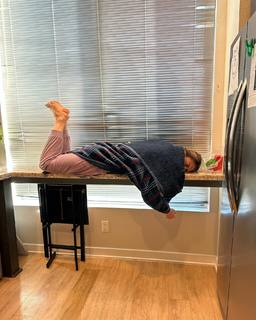 Lindsey Shaw feet photo thumbnail