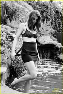 Lindsey Shaw feet photo thumbnail