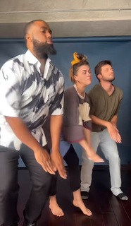 Lindsey Shaw feet photo thumbnail