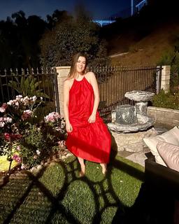 Lindsey Shaw feet photo thumbnail