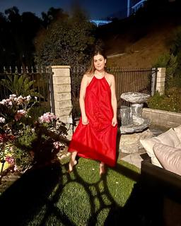 Lindsey Shaw feet photo thumbnail