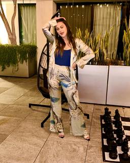 Lindsey Shaw feet photo thumbnail