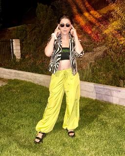 Lindsey Shaw feet photo thumbnail