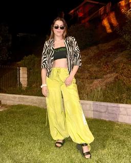 Lindsey Shaw feet photo thumbnail