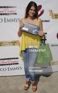 Lindsey Shaw feet photo thumbnail