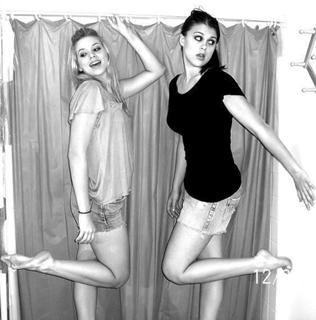 Lindsey Shaw feet photo thumbnail