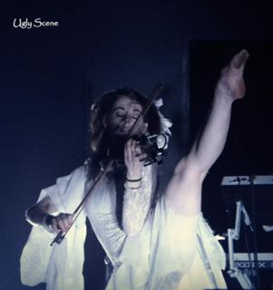 Lindsey Stirling feet photo thumbnail