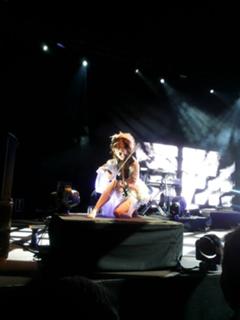 Lindsey Stirling feet photo thumbnail