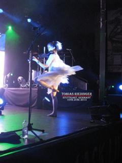 Lindsey Stirling feet photo thumbnail