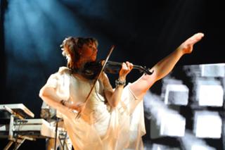 Lindsey Stirling feet photo thumbnail