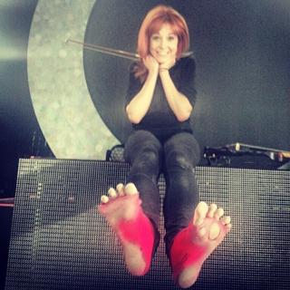 Lindsey Stirling feet photo thumbnail