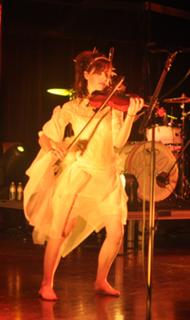 Lindsey Stirling feet photo thumbnail