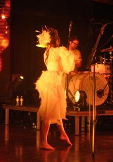Lindsey Stirling feet photo thumbnail