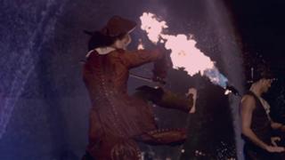 Lindsey Stirling feet photo thumbnail
