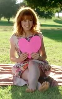 Lindsey Stirling feet photo thumbnail