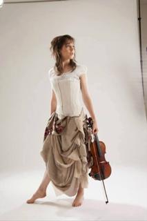 Lindsey Stirling feet photo thumbnail